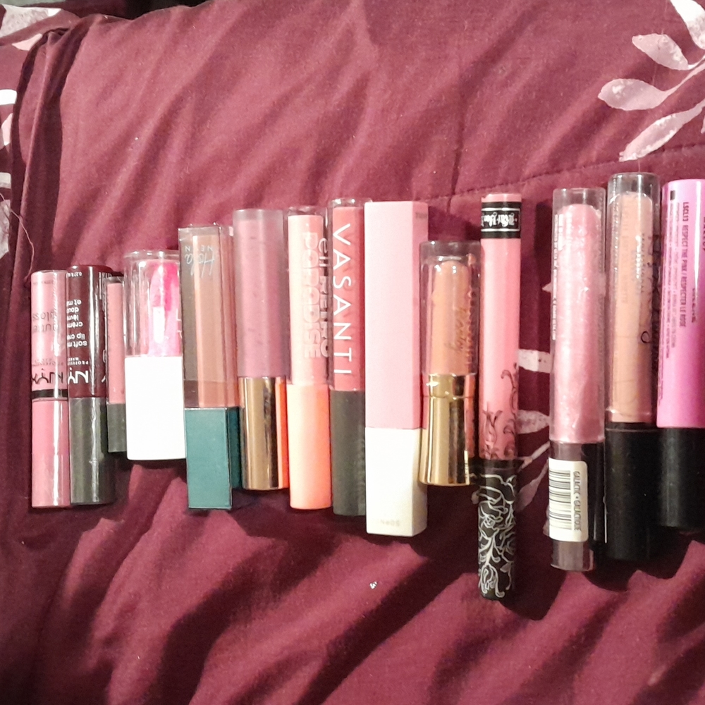 Lipsticks & lipgloss